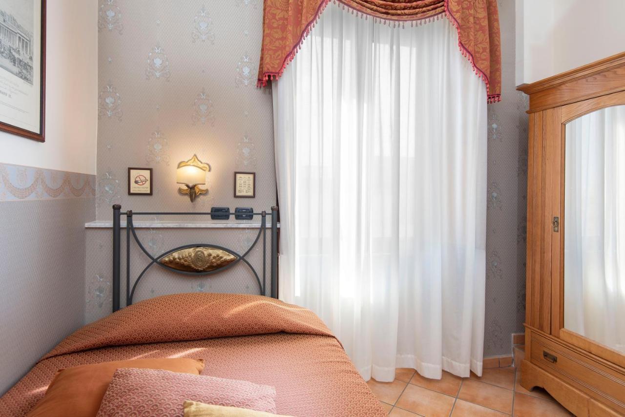 Pinto-Storey Hotel Napoli Bagian luar foto
