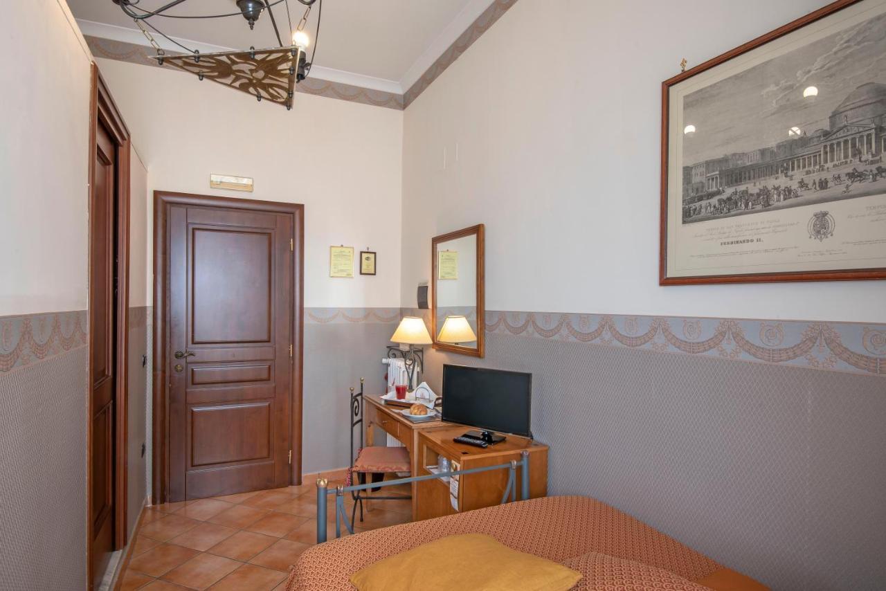 Pinto-Storey Hotel Napoli Bagian luar foto