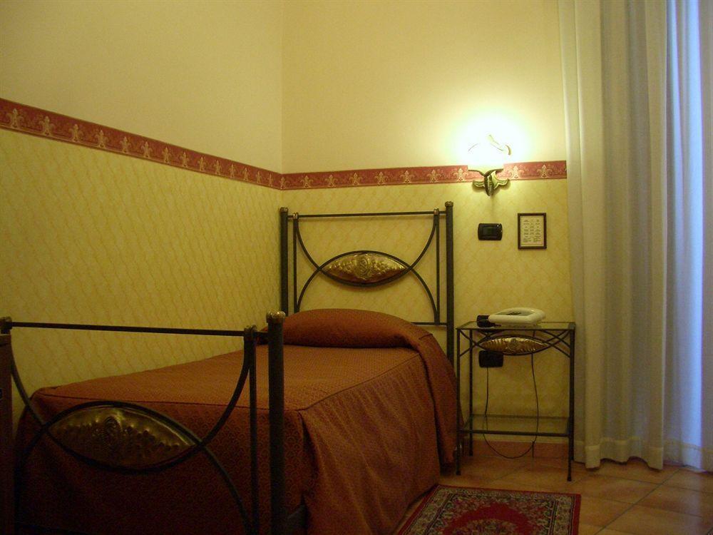 Pinto-Storey Hotel Napoli Bagian luar foto
