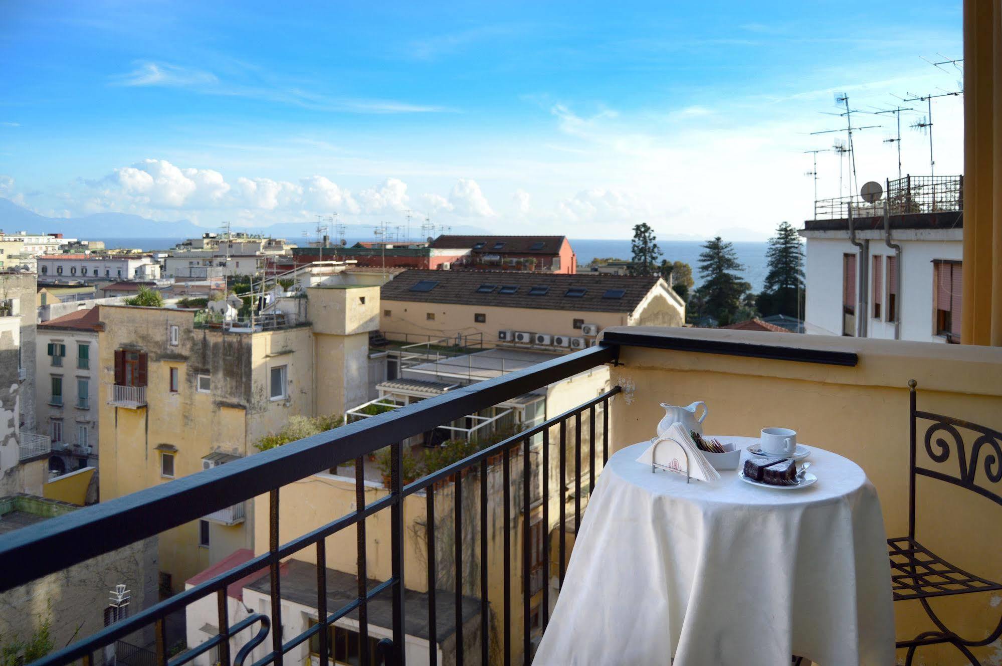 Pinto-Storey Hotel Napoli Bagian luar foto