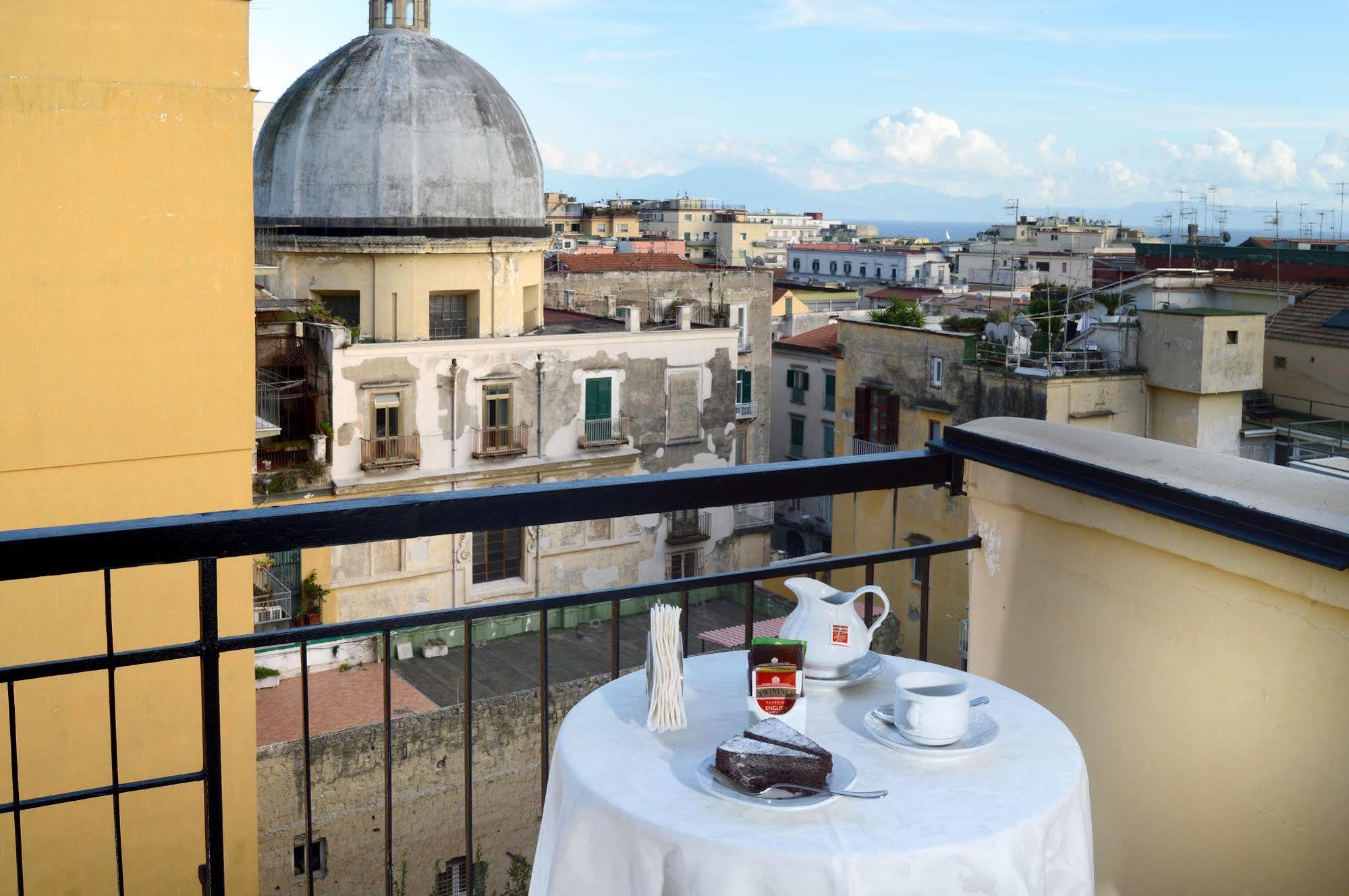 Pinto-Storey Hotel Napoli Bagian luar foto