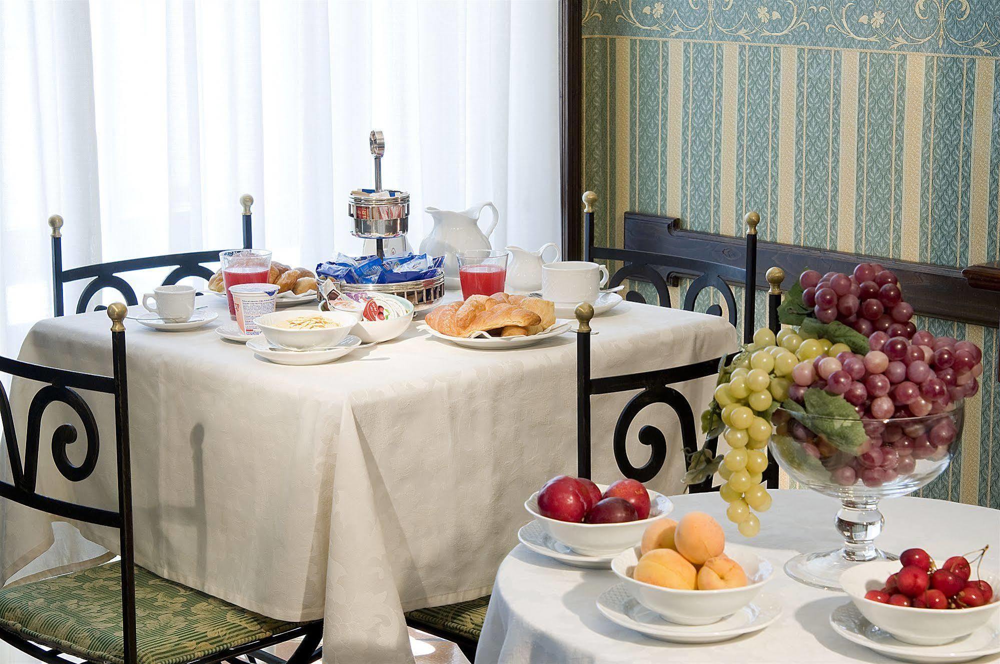 Pinto-Storey Hotel Napoli Bagian luar foto
