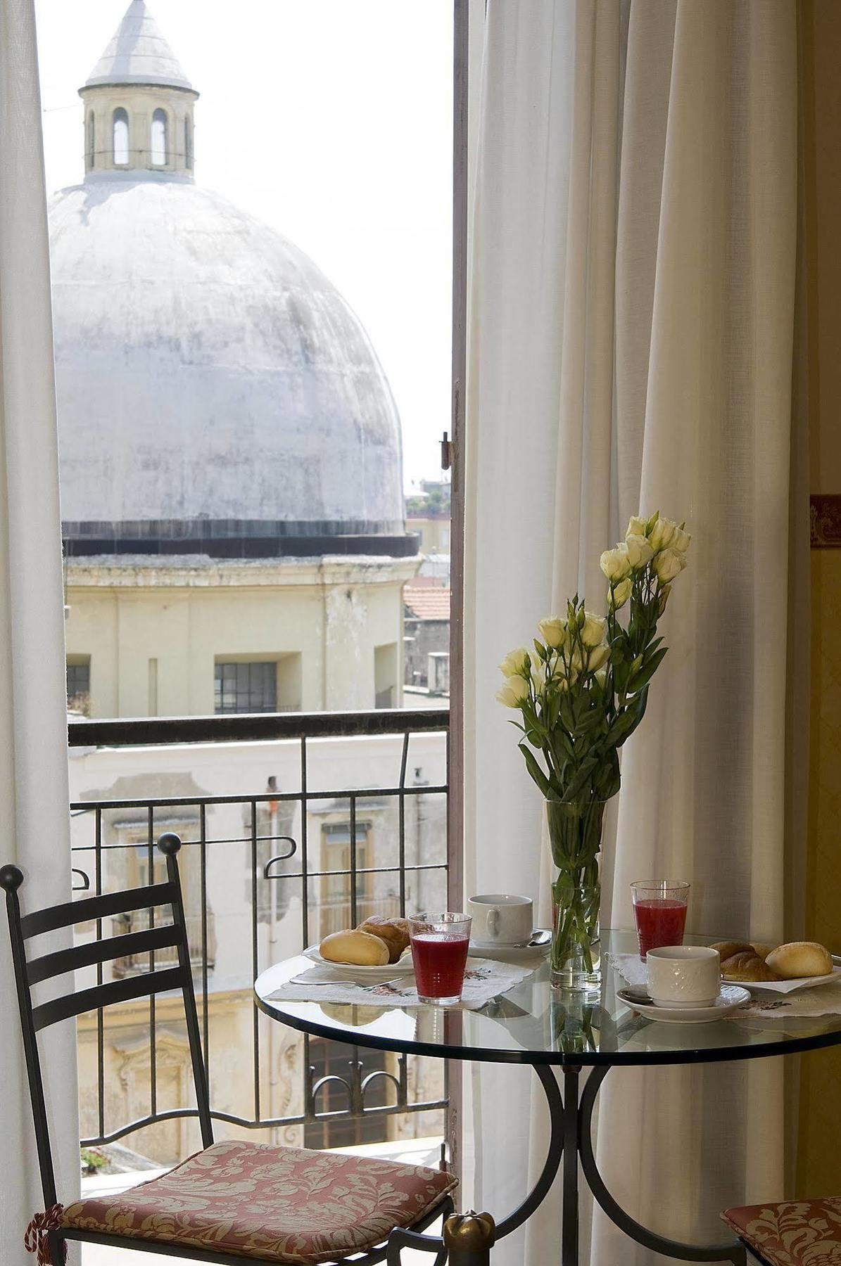 Pinto-Storey Hotel Napoli Bagian luar foto